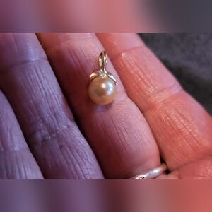 *SALE* Genuine cream cultured pearl, 14K gold pendant 💛